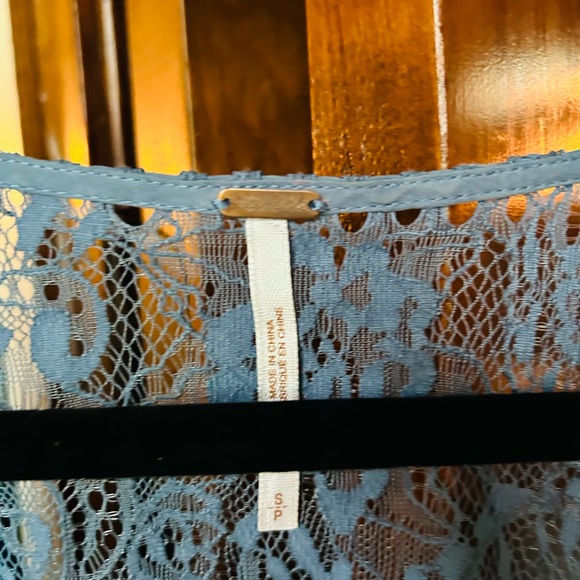 Elegant Lace Poncho Top free people - Picture 5 of 5